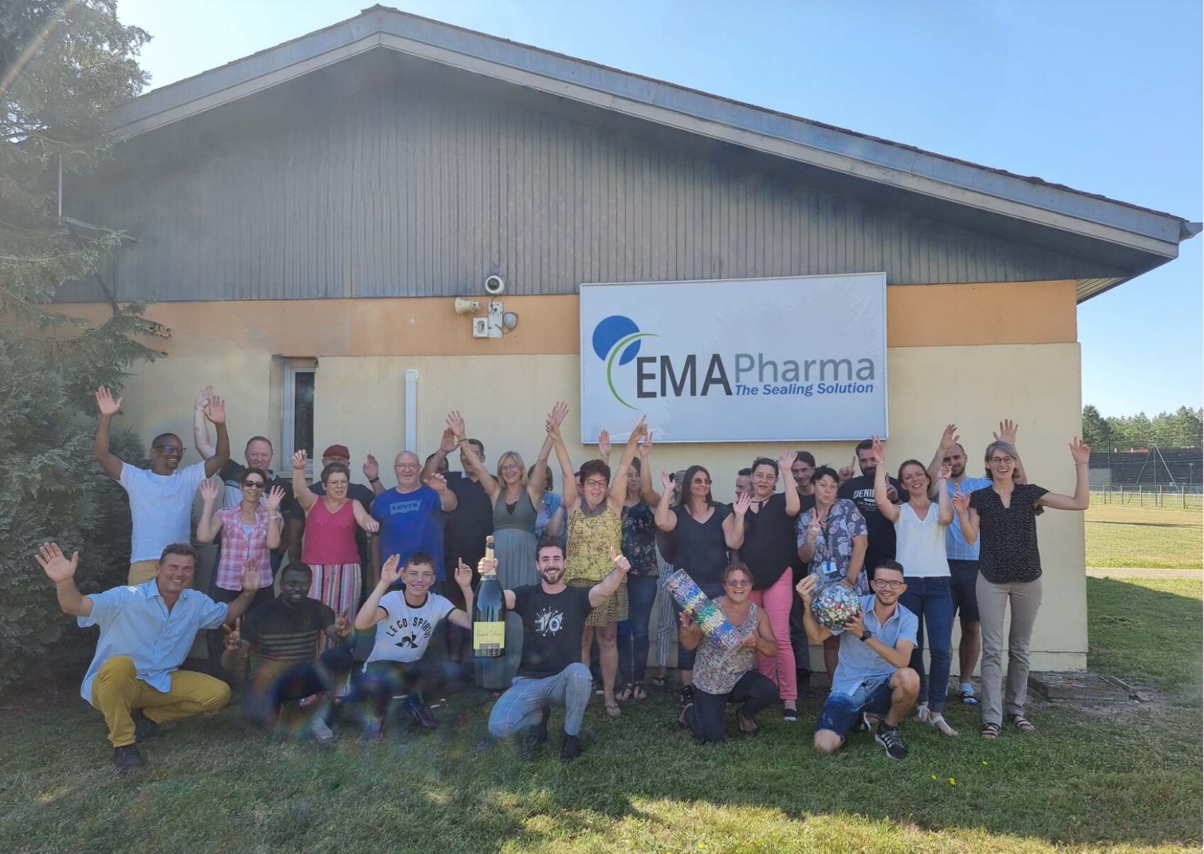 équipes de EMA Pharmaceuticals célébrant les 10M€ de chiffre d'affaires annuel